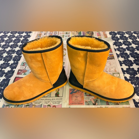 UGG Boots - Picture 7 of 11